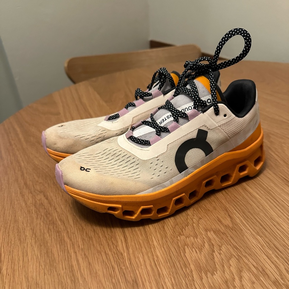 Women’s On Cloudmonster sz 9.5
